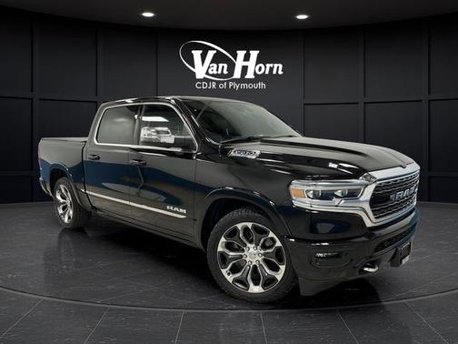 Diamond Black Crystal Pearlcoat 2023 RAM 1500 Limited
