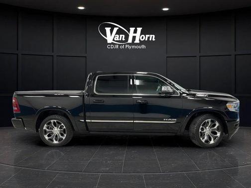 Diamond Black Crystal Pearlcoat 2023 RAM 1500 Limited