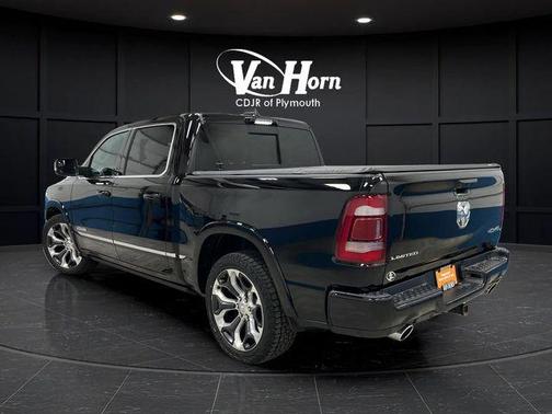Diamond Black Crystal Pearlcoat 2023 RAM 1500 Limited
