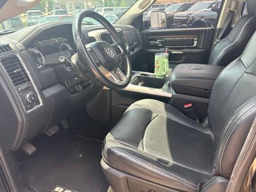 Brilliant Black Crystal Pearlcoat 2017 RAM 1500 Laramie