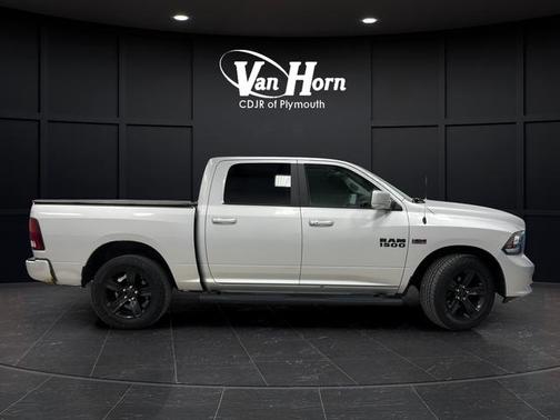 Bright Silver Metallic Clearcoat 2018 RAM 1500 Sport