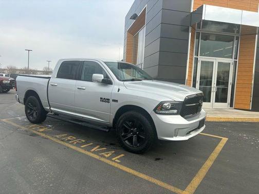 Bright Silver Metallic Clearcoat 2018 RAM 1500 Sport