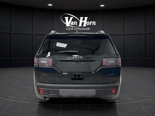 Diamond Black Crystal Pearlcoat 2026 Jeep Cherokee Laredo 4x4