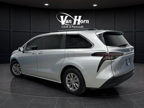 2025 Toyota Sienna XLE