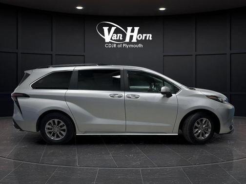 2025 Toyota Sienna XLE