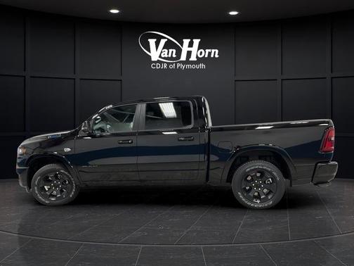 Diamond Black Crystal Pearlcoat 2026 RAM 1500 Big Horn/Lone Star
