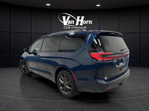 Fathom Blue Pearlcoat 2021 Chrysler Pacifica Touring L