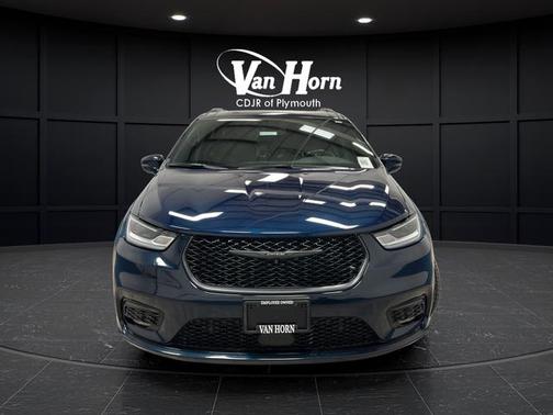 Fathom Blue Pearlcoat 2021 Chrysler Pacifica Touring L