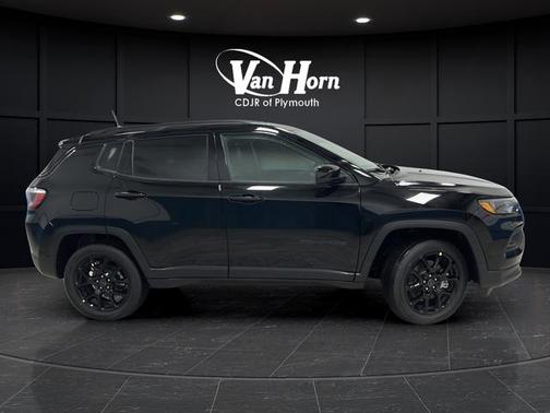 Diamond Black Crystal Pearlcoat 2026 Jeep Compass Latitude