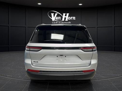 Silver Zynith 2026 Jeep Grand Cherokee Altitude