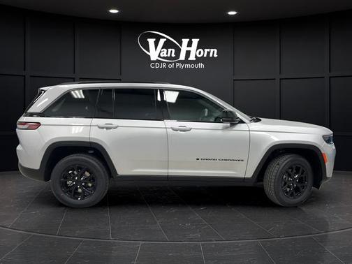 Silver Zynith 2026 Jeep Grand Cherokee Altitude