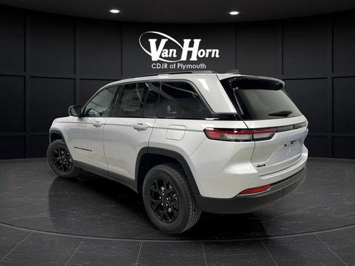 Silver Zynith 2026 Jeep Grand Cherokee Altitude