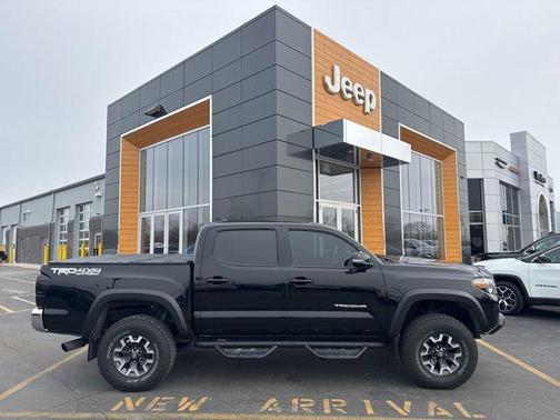 2016 Toyota Tacoma SR