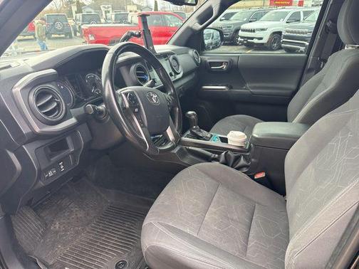 2016 Toyota Tacoma SR