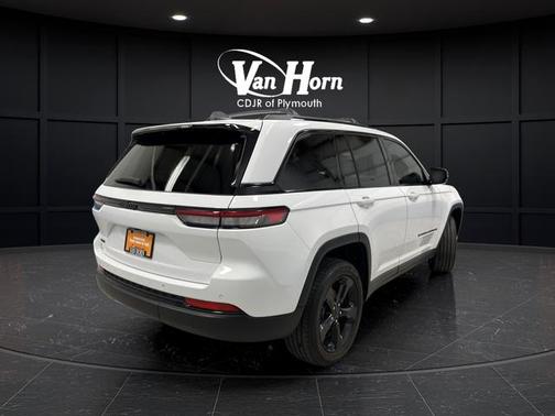 Bright White Clearcoat 2025 Jeep Grand Cherokee Altitude