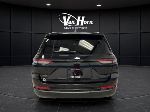 Diamond Black Crystal Pearlcoat 2023 Jeep Grand Cherokee Altitude