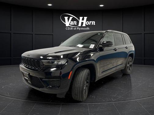 Diamond Black Crystal Pearlcoat 2023 Jeep Grand Cherokee Altitude