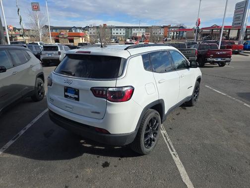 2022 Jeep Compass Latitude Lux