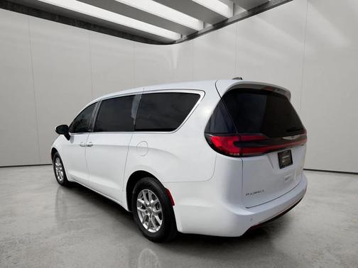 Bright White Clearcoat 2023 Chrysler Pacifica Touring L