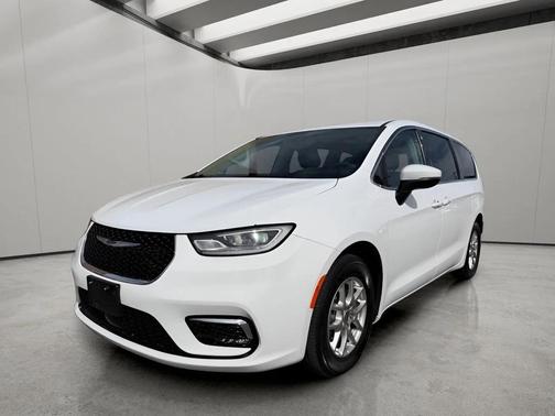 Bright White Clearcoat 2023 Chrysler Pacifica Touring L
