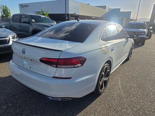 Pure White 2020 Volkswagen Passat 2.0T R-Line