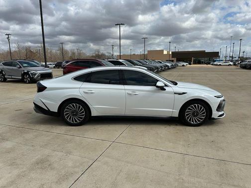 2024 Hyundai SONATA Hybrid Limited