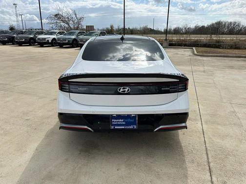 2024 Hyundai SONATA Hybrid Limited