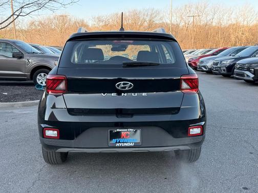 2024 Hyundai VENUE SEL