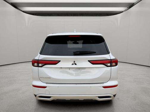 White Diamond 2023 Mitsubishi Outlander SP