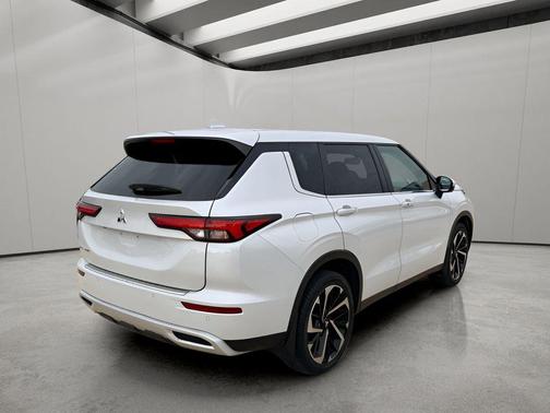 White Diamond 2023 Mitsubishi Outlander SP