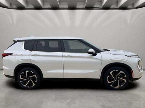 White Diamond 2023 Mitsubishi Outlander SP