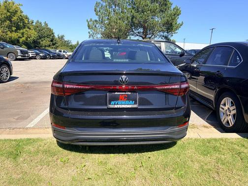 Deep Black Pearl 2026 Volkswagen Jetta 1.4T S