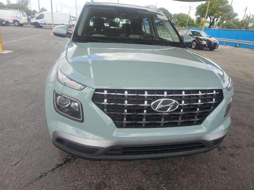 Mirage Green 2025 Hyundai VENUE SEL