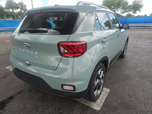 Mirage Green 2025 Hyundai VENUE SEL