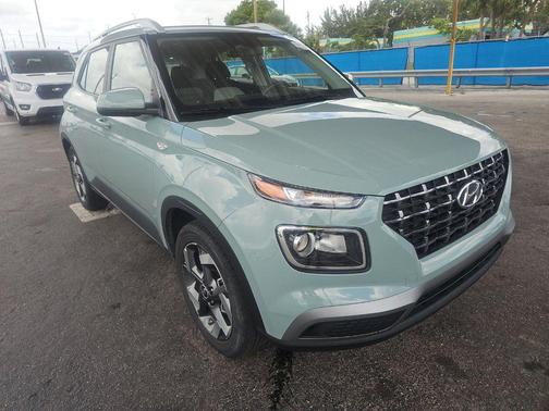 Mirage Green 2025 Hyundai VENUE SEL