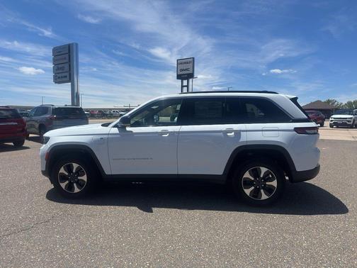 Bright White Clearcoat 2024 Jeep Grand Cherokee 4xe Base