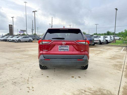 Ruby Flare Pearl 2022 Toyota RAV4 LE