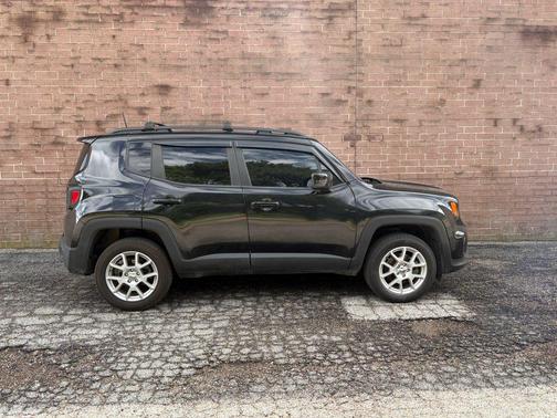 Black Clearcoat 2021 Jeep Renegade Latitude