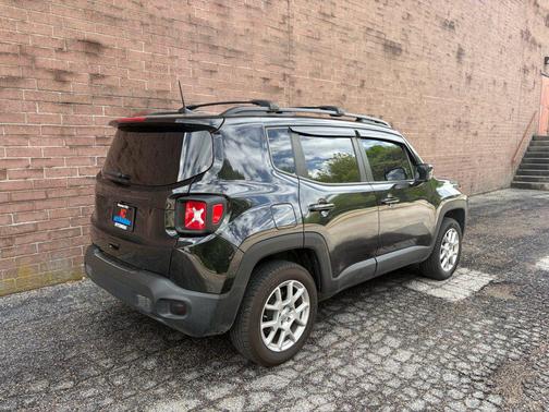Black Clearcoat 2021 Jeep Renegade Latitude