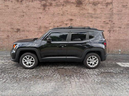 Black Clearcoat 2021 Jeep Renegade Latitude