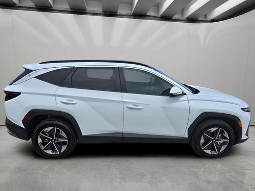 Creamy White Pearl 2025 Hyundai TUCSON Hybrid SEL Convenience