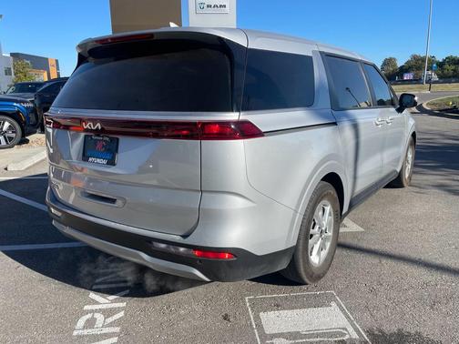 2023 Kia Carnival LX