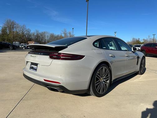 2018 Porsche Panamera 4