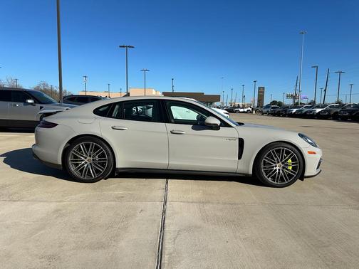 2018 Porsche Panamera 4