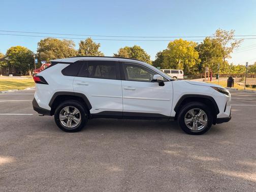 2024 Toyota RAV4 Hybrid LE