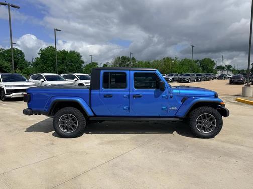 Hydro Blue Pearlcoat 2020 Jeep Gladiator Overland