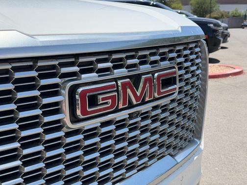 Summit White 2023 GMC Yukon Denali