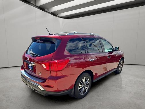 Cayenne Red Metallic 2017 Nissan Pathfinder SL