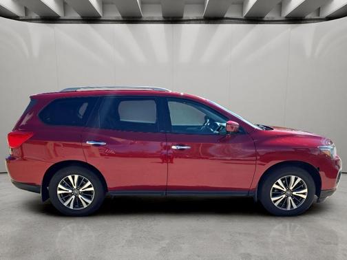 Cayenne Red Metallic 2017 Nissan Pathfinder SL