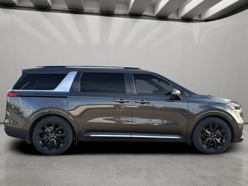 2024 Kia Carnival SX